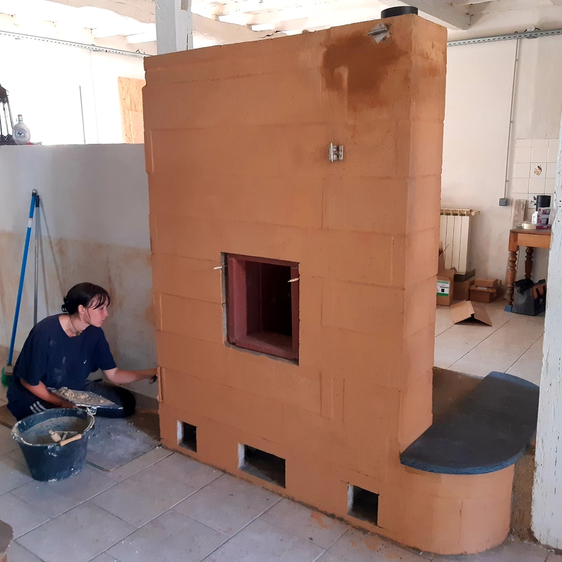 Poêle de masse en construction